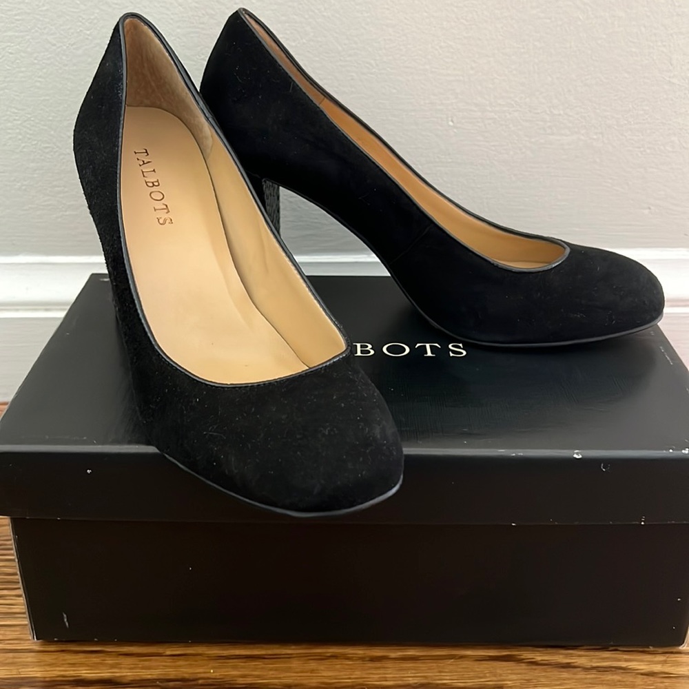 Suede Pumps